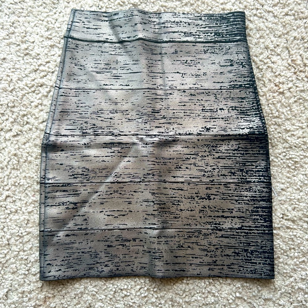 Metallic & Black BCBG MAXAZRIA Metallic Bodycon Skirt - Picture 1 of 2